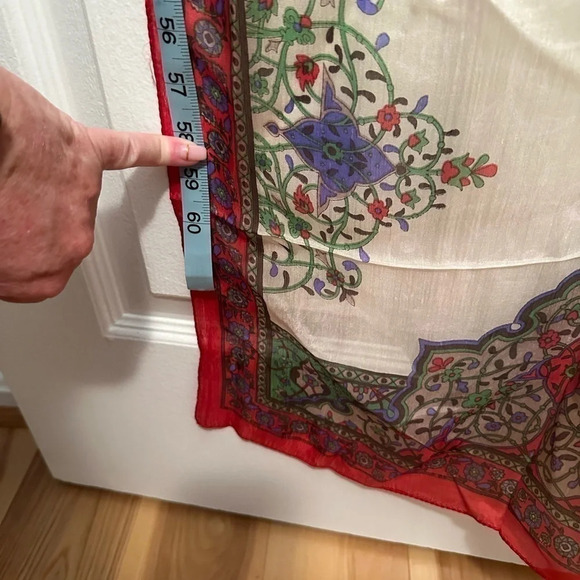 Floral silk scarf from India - Picture 9 of 9